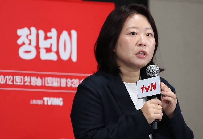 정지인 감독이 10일 서울 영등포구 콘래드 서울 호텔에서 열린 tvN 새 토일드라마 ‘정년이’ 제작발표회에서 고 있다.(사진=뉴스1)