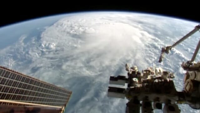 9일 국제우주정거장에서 포착된 허리케인 밀튼의 모습 (출처=NASA)