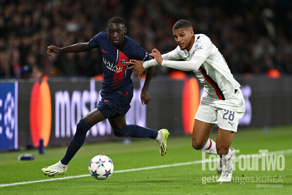 사진=게티이미지. 파리 생제르맹(PSG) 소식을 전하는 'PSG 리포트'는 '커트 오프사이드'의 보도를 인용, "맨유는 콜로 무아니에게 진지한 관심을 갖고 있다. PSG는 그의 가치를 7000만 유로(약 1036억 원) 정도로 평가하고 있다. 겨울 이적시장 매각 가능성은 적다. 하지만 2025년 여름, 상황이 다시 검토될 것이다"라고 밝혔다.