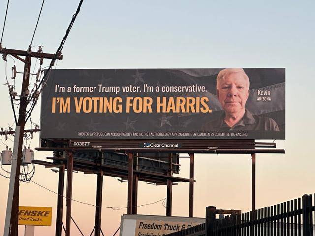 미국 애리조나주를 남북으로 관통하는 고속도로 I-17에 설치된 대형 선거 광고판. 과거 공화당 지지자였지만 이번 대선에서는 카멀라 해리스 부통령을 지지하기로 했다는 한 남성의 고백을 담고 있다. 오는 11월 대선에서 해리스 부통령을 뽑겠다는 공화당원 단체가 설치한 것으로, 5일 현재 피닉스 안팎에 이런 광고판이 35개 설치돼 있었다. 단체는 11월 선거 전까지 15개 이상 추가 설치할 계획이라고 밝혔다. 피닉스=이서희 특파원