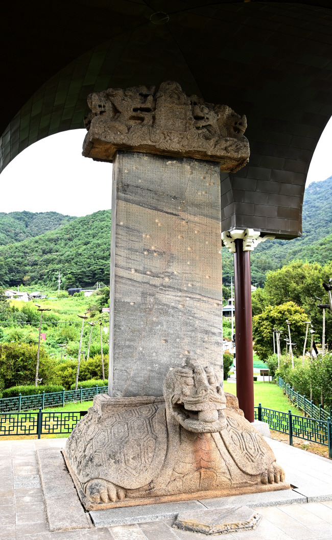 충주 동량면 하천리의 법경대사탑비. 고려 초의 고승 법경대사를 기리는 비석이다.