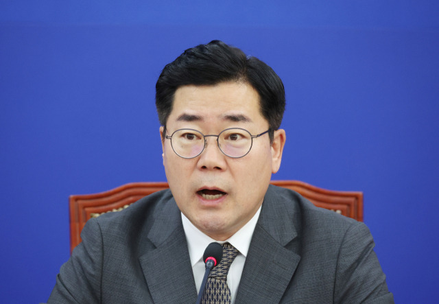 ▲더불어민주당 박찬대 원내대표가 10일 국회에서 열린 국정감사 대책회의에서 발언하고 있다. ⓒ연합뉴스