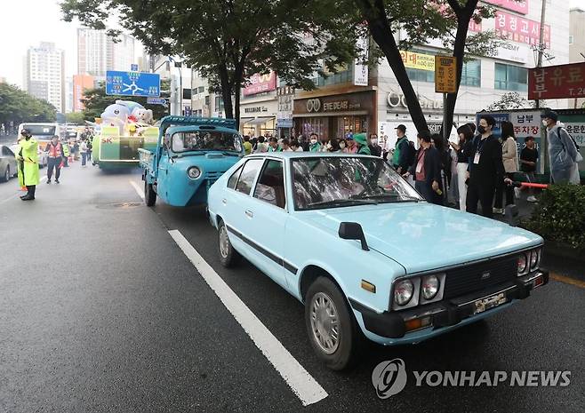 지난해 울산공업축제 퍼레이드 모습 [연합뉴스 자료사진]