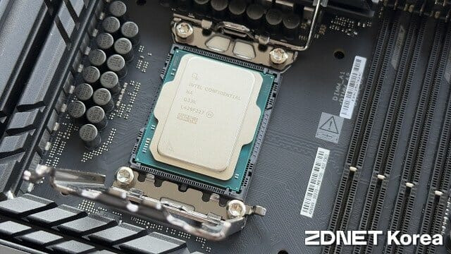 코어 울트라 200S는 DDR5-6400MHz 메모리를 기본 지원한다. Z890 칩셋 탑재 메인보드. (사진=지디넷코리아)