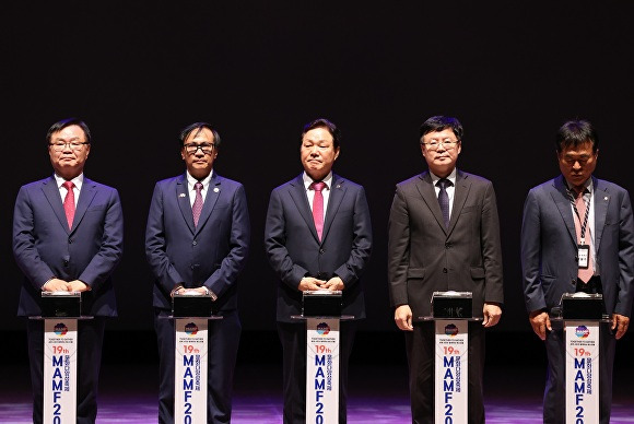 11일 오후 '2024 맘프(MAMF)축제' 개막식이 경상남도 창원특례시 성산아트홀에서 열리고 있다. [사진=경상남도]