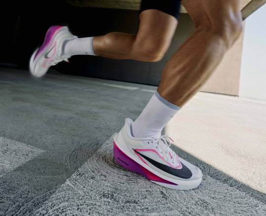 나이키가 오는 11월 초 줌 플라이 6를 발매한다. 나이키 제공