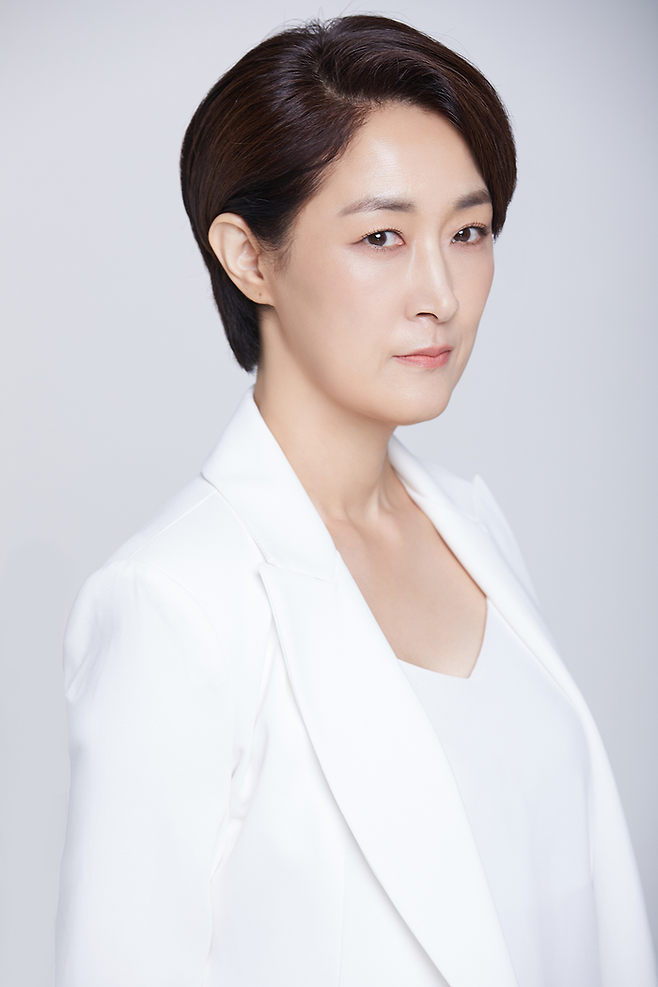 김선화.  와이원엔터테인먼트