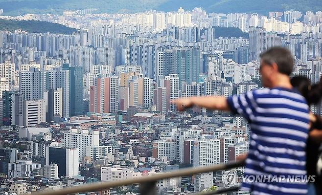 서울 남산에서 바라본 시내 아파트 단지 모습 [연합뉴스 자료사진]