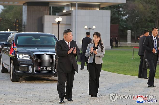 북한, 당 창건 79주년 기념 연회와 공연 진행 (평양 조선중앙통신=연합뉴스) 김정은 북한 국무위원장이 참석한 가운데  노동당 창건 79주년을 기념하는 경축공연과 연회가 지난 10일 노동당 중앙간부학교에서 진행되었다고 조선중앙통신이 11일 보도했다. 2024.10.11 
    [국내에서만 사용가능. 재배포 금지. For Use Only in the Republic of Korea. No Redistribution] nkphoto@yna.co.kr