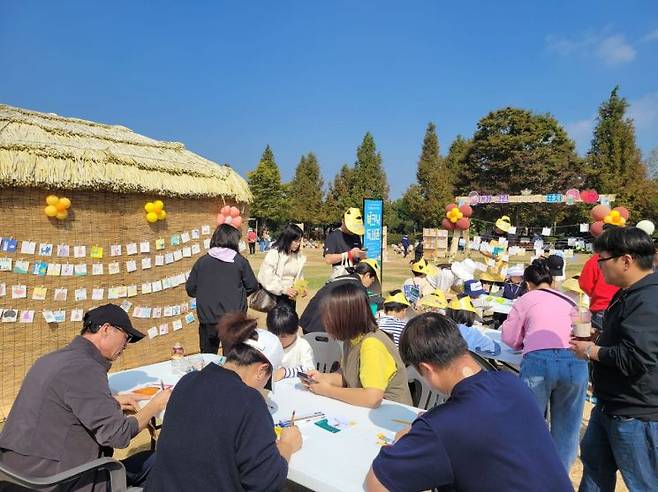 안성맞춤랜드에서 12일 열린 ‘2024 경기 다독다독 축제’에 6000명 이상이 찾은 것으로 집계됐다.