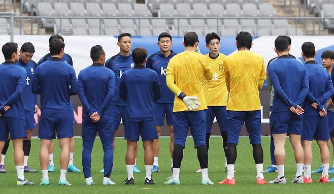 <yonhap photo-3164=""> 이라크전 앞둔 축구 국가대표팀 (용인=연합뉴스) 홍기원 기자 = 2026 국제축구연맹(FIFA) 북중미 월드컵 아시아지역 3차 예선 이라크전을 앞둔 축구 국가대표팀 선수들이 13일 오후 경기도 용인미르스타디움에서 훈련하고 있다. 2024.10.13 xanadu@yna.co.kr/2024-10-13 16:31:59/ <저작권자 ⓒ 1980-2024 ㈜연합뉴스. 무단 전재 재배포 금지, AI 학습 및 활용 금지></yonhap>