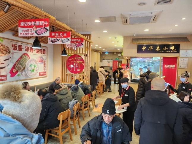 중국 베이징 시내에 있는 3위안짜리 뷔페 식당 난청샹(南城香). 이 프랜차이즈는 최근 1년새 베이징에만 수십 곳의 지점을 냈다. [매경DB]