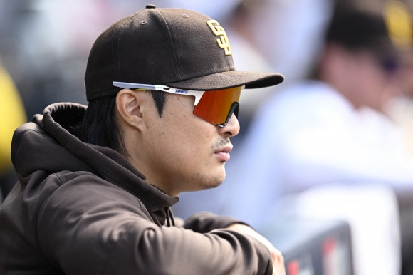 BASEBALL-MLB-SD-MIN/ - Aug 21, 2024; San Diego, California, USA; San Diego Padres shortstop Ha-Seong Kim (7) looks on during the first inning against the Minnesota Twins at Petco Park. Mandatory Credit: Orlando Ramirez-USA TODAY Sports    <Copyright (c) Yonhap News Agency prohibits its content from being redistributed or reprinted without consent, and forbids the content from being learned and used by artificial intelligence systems.>