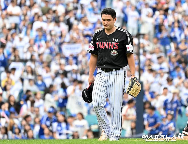 LG 투수 최원태는 13일 대구 삼성라이온즈파크에서 열린 '2024 신한 SOL Bank KBO 포스트시즌' 삼성과 플레이오프 1차전(5전 3승제)에서 선발 등판했다. 2피홈런을 허용하며 최종 성적 3이닝 5실점으로 부진해 패전 투수가 됐다.. 대구, 김한준 기자