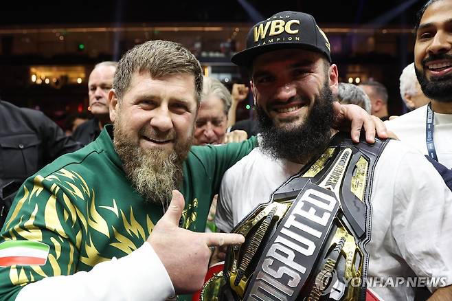 승리 후 기뻐하는 베테르비예프(오른쪽) [AP=연합뉴스]