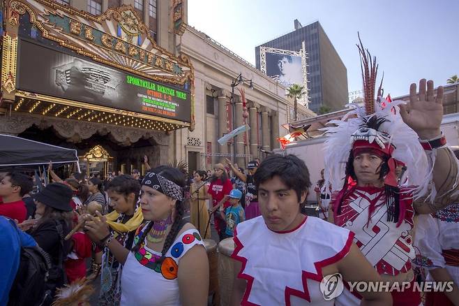 미국 LA의 '원주민의 날' 기념 행진 모습 [AFP=연합뉴스 자료사진. 재판매 및 DB 금지]