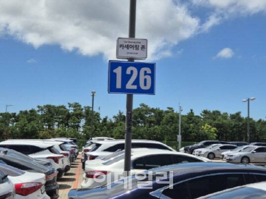 롯데렌탈이 인천국제공항 제1여객터미널 장기주차장에 마련한 ‘롯데렌터카 G카’ 카셰어링존 모습.(사진=롯데렌탈)