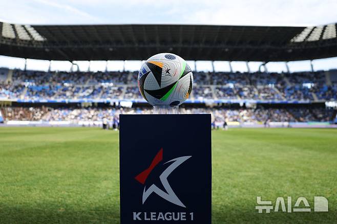 [서울=뉴시스] 프로축구 K리그 공인구. (사진=한국프로축구연맹 제공) *재판매 및 DB 금지