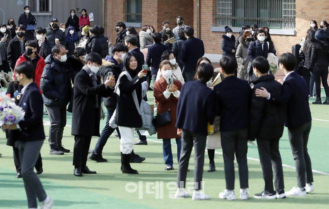 서울의 한 중학교 졸업식. 사진은 기사 내용과 직접 관련이 없음.(사진=뉴시스)