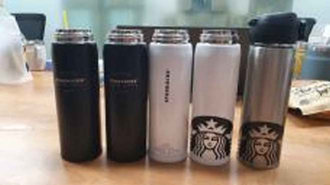 특허청 상표경찰이 경기 김포의 한 창구에서 압수한 스타벅스 텀블러 위조 상품. 특허청