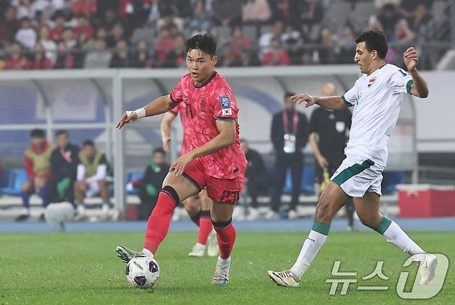 15일 오후 경기 용인시 처인구 용인미르스타디움에서 열린 2026 국제축구연맹(FIFA) 북중미 월드컵 아시아 3차 예선 B조 4차전 대한민국과 이라크의 경기에서 후반전 대한민국 2024.10.15/뉴스1 ⓒ News1 구윤성 기자