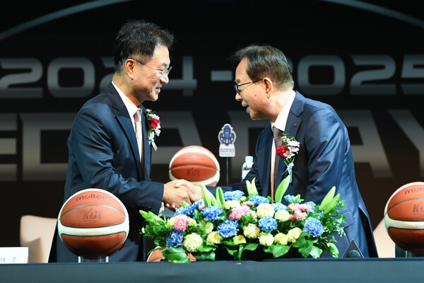 KBL 조인식을 가지고 KCC를 2024-2025시즌 타이틀 스폰서로 확정했다. 사진┃KBL