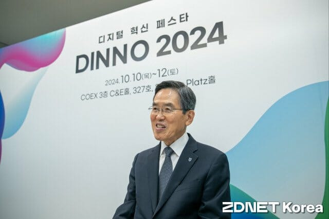 유길상 한국기술교육대 총장이 '디노 2024'가 열린 서울 강남 코엑스에서 지디넷코리아와 인터뷰를 하고 있다.