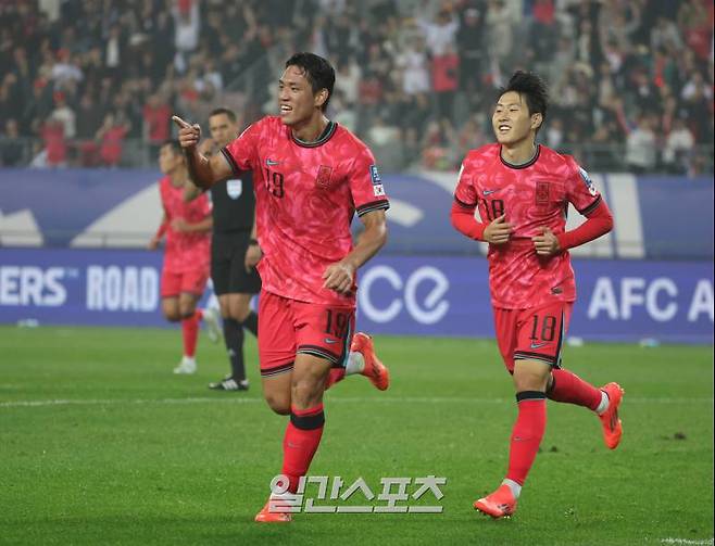 홍명보 감독이 이끄는 한국 축구대표팀이 15일 오후 용인미르스타디움에서 2026 북중미 월드컵 아시아지역 3차예선 이라크와 경기를 펼쳤다. 오세훈이 전반 첫골을 성공시키고 환호하고있다. 용인=정시종 기자 capa@edaily.co.kr /2024.10.15.