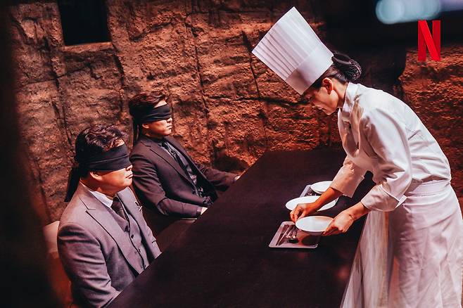 Blind-tasting in "Culinary Class Wars" [NETFLIX KOREA]