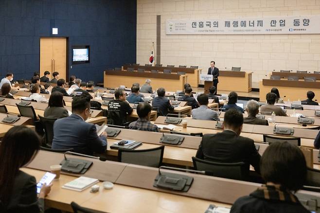 한국수출입은행이 15일 서울 대한상공회의소에서 ‘신흥국의 재생에너지 산업 동향’ 세미나를 개최했다./사진제공=수출입은행