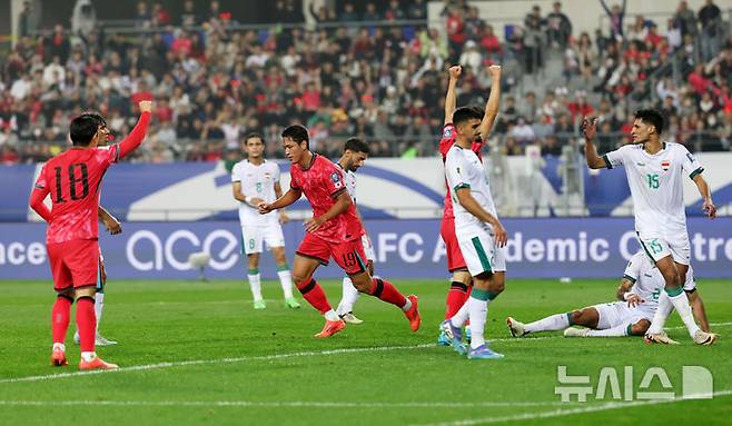 [용인=뉴시스] 홍효식 기자 = 15일 경기도 용인미르스타디움에서 열린 2026 북중미 월드컵 아시아 지역 3차 예선 B조 4차전 대한민국과 이라크의 경기에서 오세훈이 선제골을 넣고 기뻐하고 있다. 2024.10.15. yesphoto@newsis.com