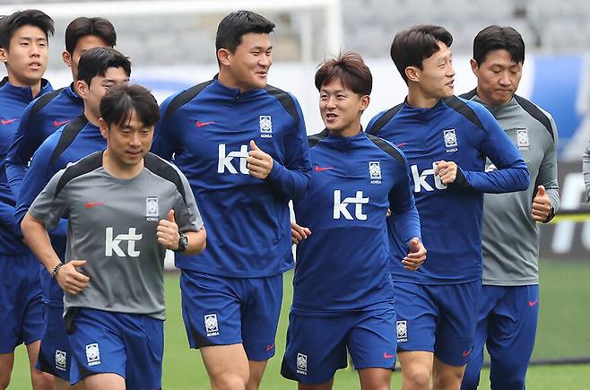 ▲ 축구대표팀이 15일 용인 미르스타디움에서 2026 북중미 월드컵 아시아 3차 예선 4차전 이라크전을 치른다. 2승1무인 한국은 이라크와 승점 동률이다. 승리하면 단독 1위를 차지할 수 있다. 홍명보 감독과 임시 주장 김민재는 모두 필승을 다짐했다. ⓒ대한축구협회