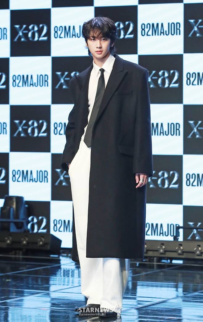 그룹 82메이저(82MAJOR) 남성모가 15일 오전 서울 강남구 일지아트홀에서 진행된 미니 2집 &lsquo;X-82'(엑스-82) 발매기념 쇼케이스에서 포즈를 취하고 있다.  이번 앨범에는 타이틀곡 &lsquo;혀끝'(Stuck)을 비롯해 &lsquo;가시밭길도 괜찮아'(Thorns), &lsquo;Face Time'(페이스 타임), &lsquo;Gossip'(가십) 등 총 4곡이 수록됐다. /2024.10.15 /사진=이동훈