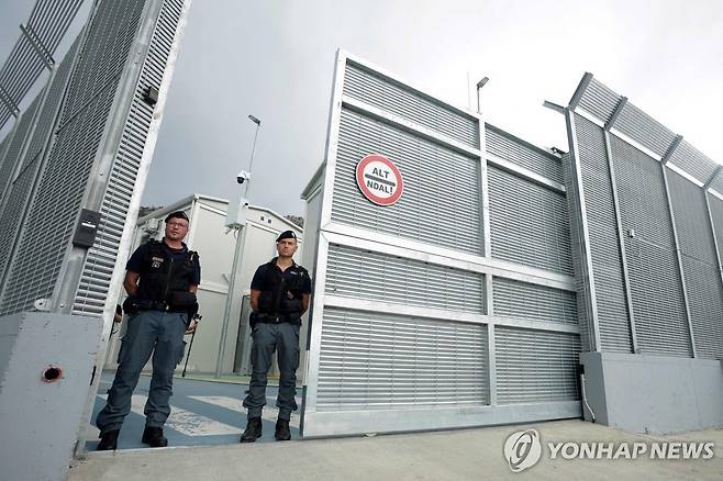 알바니아 서북부 셴진 항구에 건설된 이주민 센터 [AFP 연합뉴스 자료사진. 재판매 및 DB 금지]