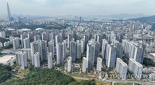 재건축을 마치고 입주를 앞둔 서울 강동구 올림픽파크포레온 전경 [연합뉴스 자료사진]