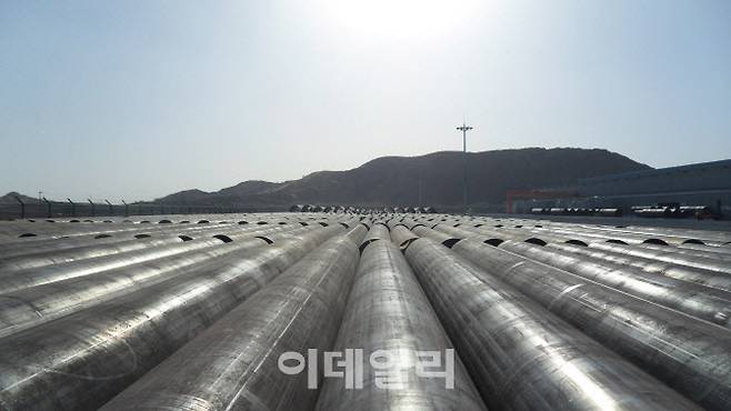 SeAH Steel UAE 공장 야적장에 보관중인 API 송유관. (사진=세아제강)