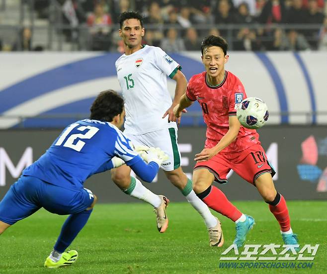 2026 FIFA 북중미월드컵 아시아 지역 3차 예선 B조 4차전 대한민국과 이라크의 경기가 15일 용인미르스타디움에서 열렸다. 이재성이 슈팅을 시도하고 있다. 용인=박재만 기자 pjm@sportschosun.com/2024.10.15/