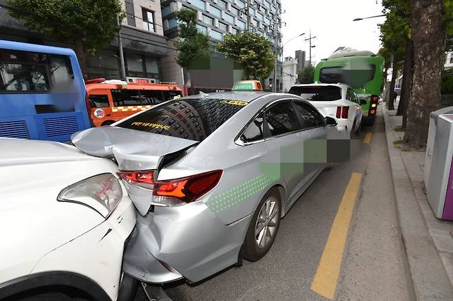 서울 동대문구 한국외대 앞에서 일어난 4중 추돌사고ⓒ동대문소방서