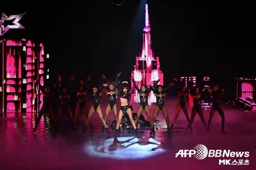 미국 빅토리아 시크릿 패션쇼에 출격한 그룹 블랙핑크(BLACKPINK) 리사가 글로벌한 존재감을 입증했다. 사진=ⓒAFPBBNews=News1