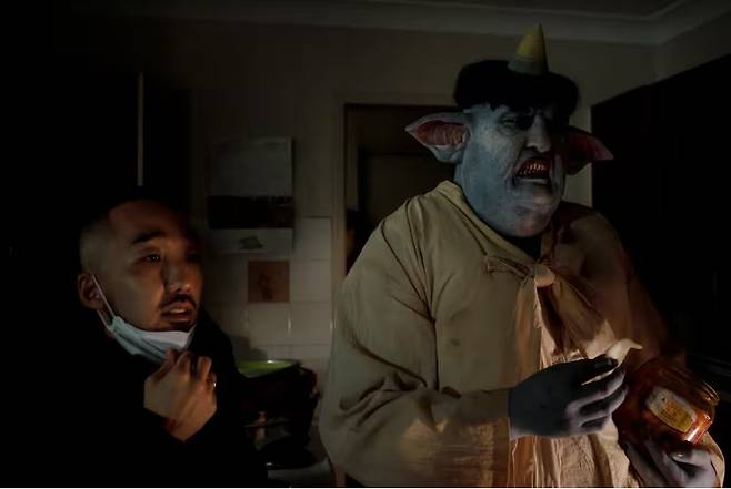 앤드루 언디 리 감독(왼쪽)이 ‘밤에 피는 자들’을 만들고 있다. ⓒNight Bloomers 제공