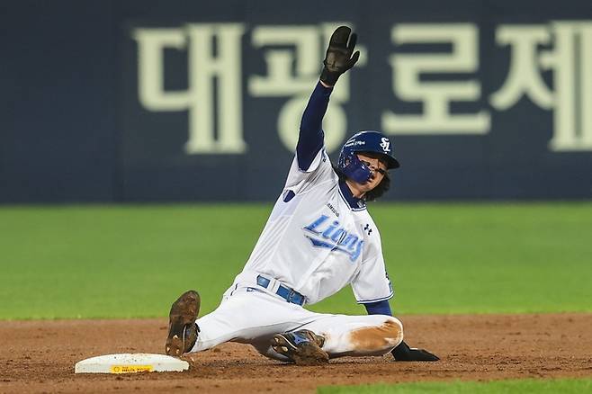 플레이오프 2차전에서 도루에 성공한 삼성 구자욱. 삼성 라이온즈 제공