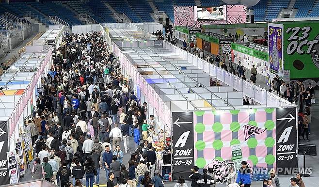 커피향 가득, 관람객도 가득…강릉커피축제 [연합뉴스 자료사진]