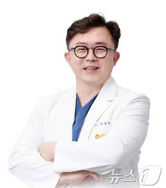 길고양이 안구 수술을 집도한 차진원 수의사(월드펫동물메디컬센터 제공) ⓒ 뉴스1