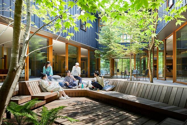 호시노 리조트 BEB5 가루이자와의 24시간 오픈 라운지 '타마리바' /호시노리조트