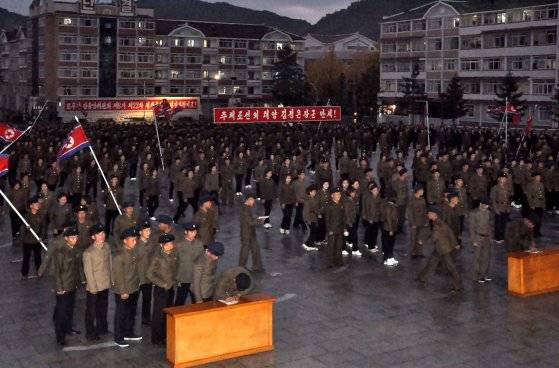 북한 노동신문이16일 "한국 쓰레기들을 징벌하려는 의지가 온 나라에 차 넘친다"며 "이틀 동안 140여만 명청년이 입대했다"고 보도했다. 뉴스1