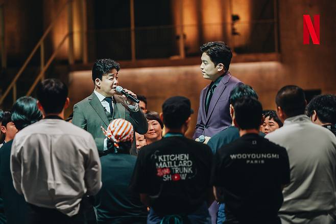 Anh Sung-jae, right, as a judge on Netflix Korea's cooking survival show "Culinary Class Wars" [NETFLIX KOREA]