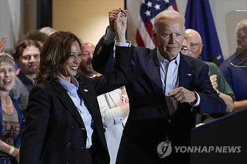 미국 민주당 대선 후보인 해리스 부통령(좌)과 바이든 대통령 [AP 연합뉴스 자료사진. 재판매 및 DB 금지]