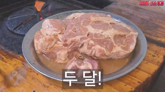 스압) 실온에서 2달 숙성시킨다는 유명 돼지갈비집