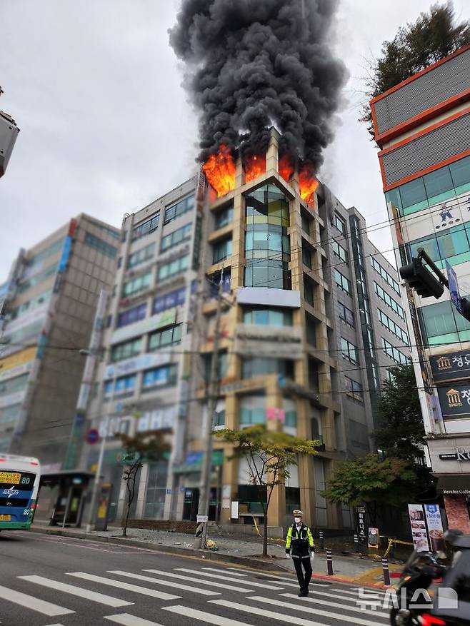 [양주=뉴시스] 화재 현장. (사진=경기도북부소방재난본부 제공) 2024.10.18 photo@newsis.com