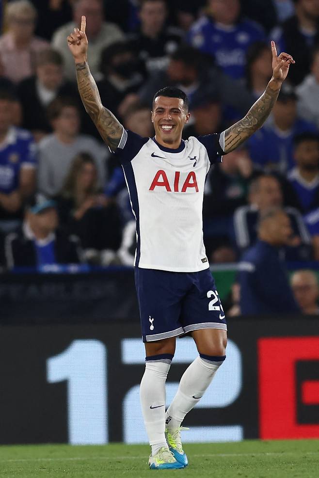 Tottenham Hotspur's Spanish defender #23 Pedro Porro celebrates after scoring the opening goal of the English Premier League football match between Leicester City and Tottenham Forest at King Power Stadium in Leicester, central England on August 19, 2024. (Photo by Darren Staples / AFP) / RESTRICTED TO EDITORIAL USE. No use with unauthorized audio, video, data, fixture lists, club/league logos or 'live' services. Online in-match use limited to 120 images. An additional 40 images may be used in extra time. No video emulation. Social media in-match use limited to 120 images. An additional 40 images may be used in extra time. No use in betting publications, games or single club/league/player publications. /







<저작권자(c) 연합뉴스, 무단 전재-재배포, AI 학습 및 활용 금지>